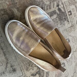 Vionic Women's Champagne Slip-On Sneakers 8.5W
